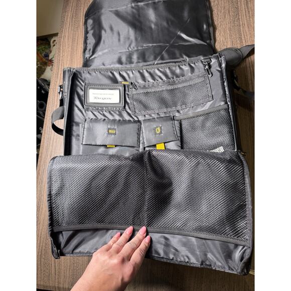 Targus Laptop Briefcase Messenger Bag – Black & Gray Business Travel Case - Picture 9 of 10